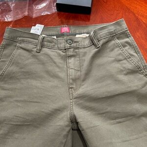 Levi's Olive Green Casual Pants. Waist:17in. Hip:20in.78 Long38.5. Low:6in.